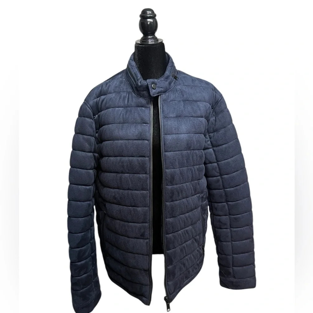 ❌SOLD ❌
Zara Men’s Quilted Transitional Leather Jacket in Navy Blue - Picture 2 of 10